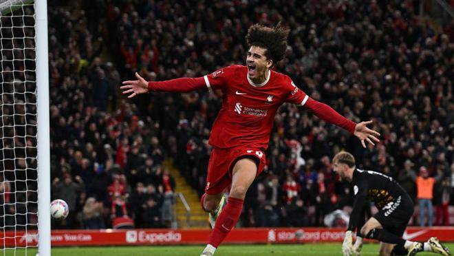 九游体验-关于Uzi在利物浦比赛中战术调整，重返赛场引发热议！全场沸腾不已的信息-九游体验